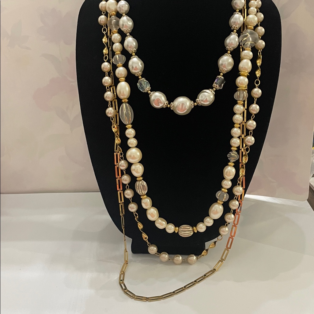 Elegant MultiStrand Pearl Necklace684